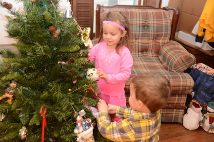 Trimming Grandma s Tree4